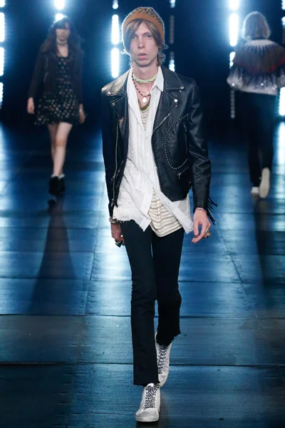Look 14